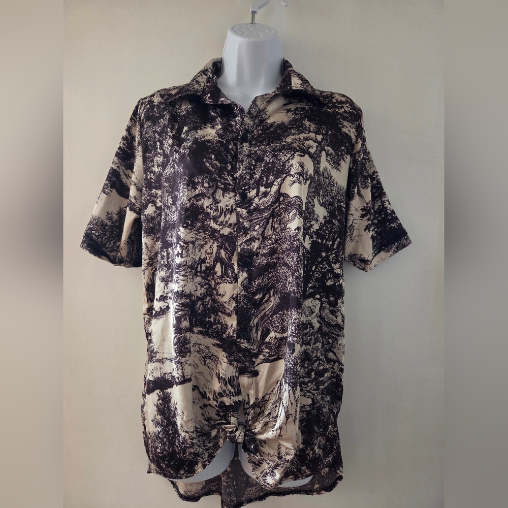 Black and White Toile Tie Front Blouse Size Medium*
